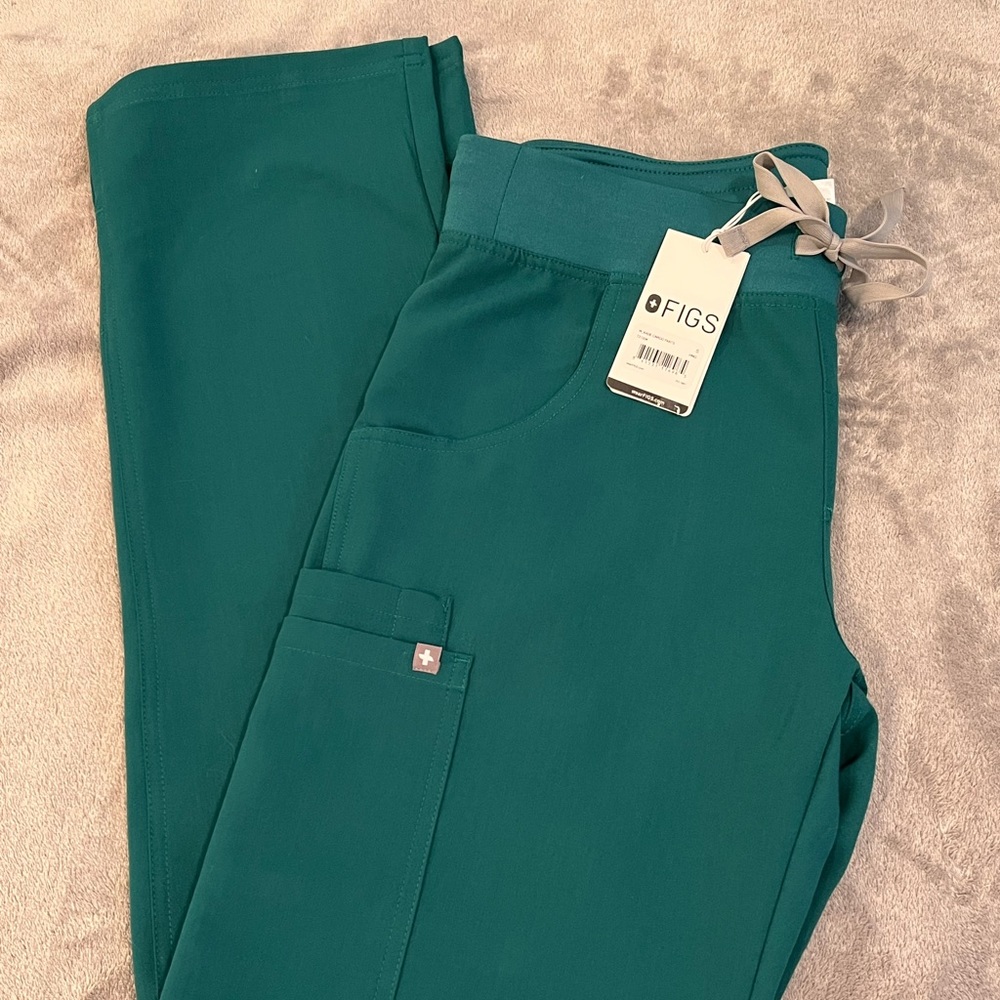 FIGS Hunter Green - BNWT